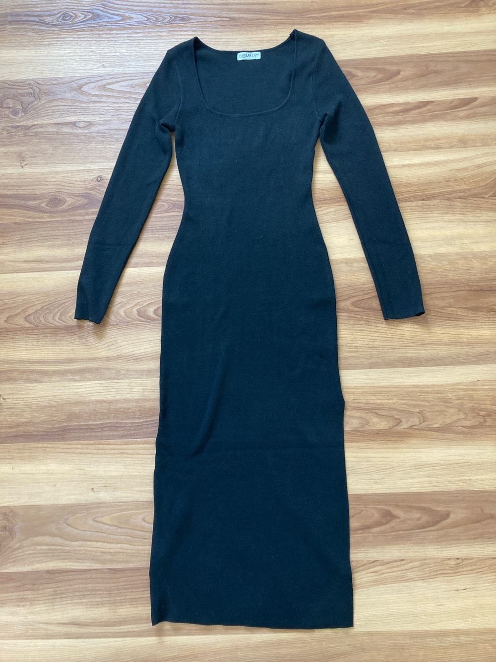 Fitted Black Long-Sleeve Scoop-Neck Maxi Dress